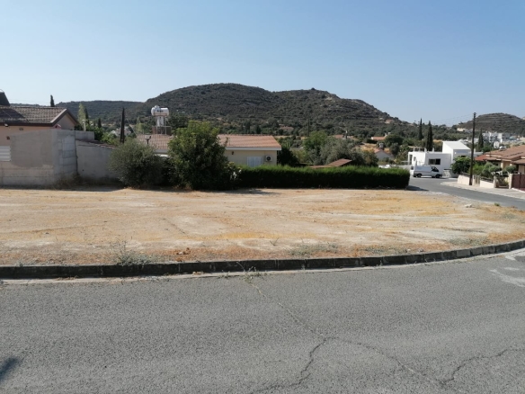 Excellent Corner Plot in Paramytha