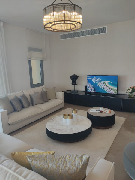 Luxurious Apartment In Marina