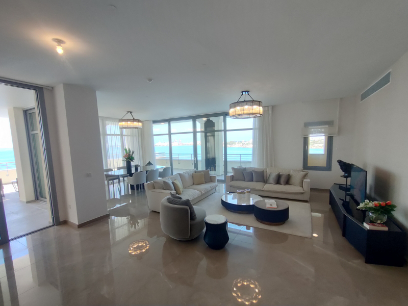 Luxurious Apartment In Marina