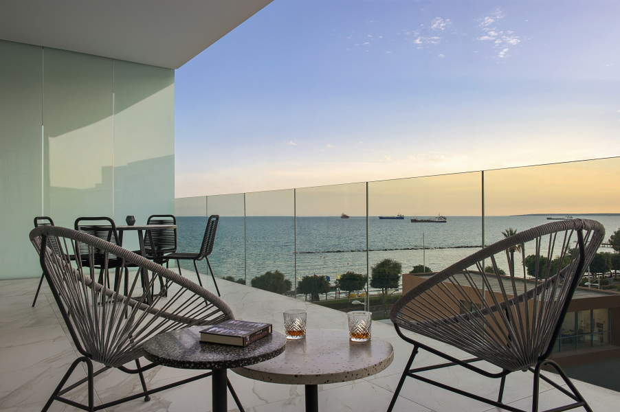 Luxury Seafront Bedroom Apartment