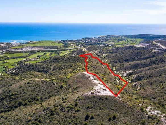 Shared field in Pentakomo, Limassol