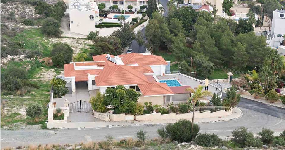 Prestigious 6 Bedroom Villa in Agios Tychon