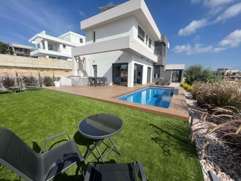 Luxurious 4-Bedroom Detached House in Agios Athanasios
